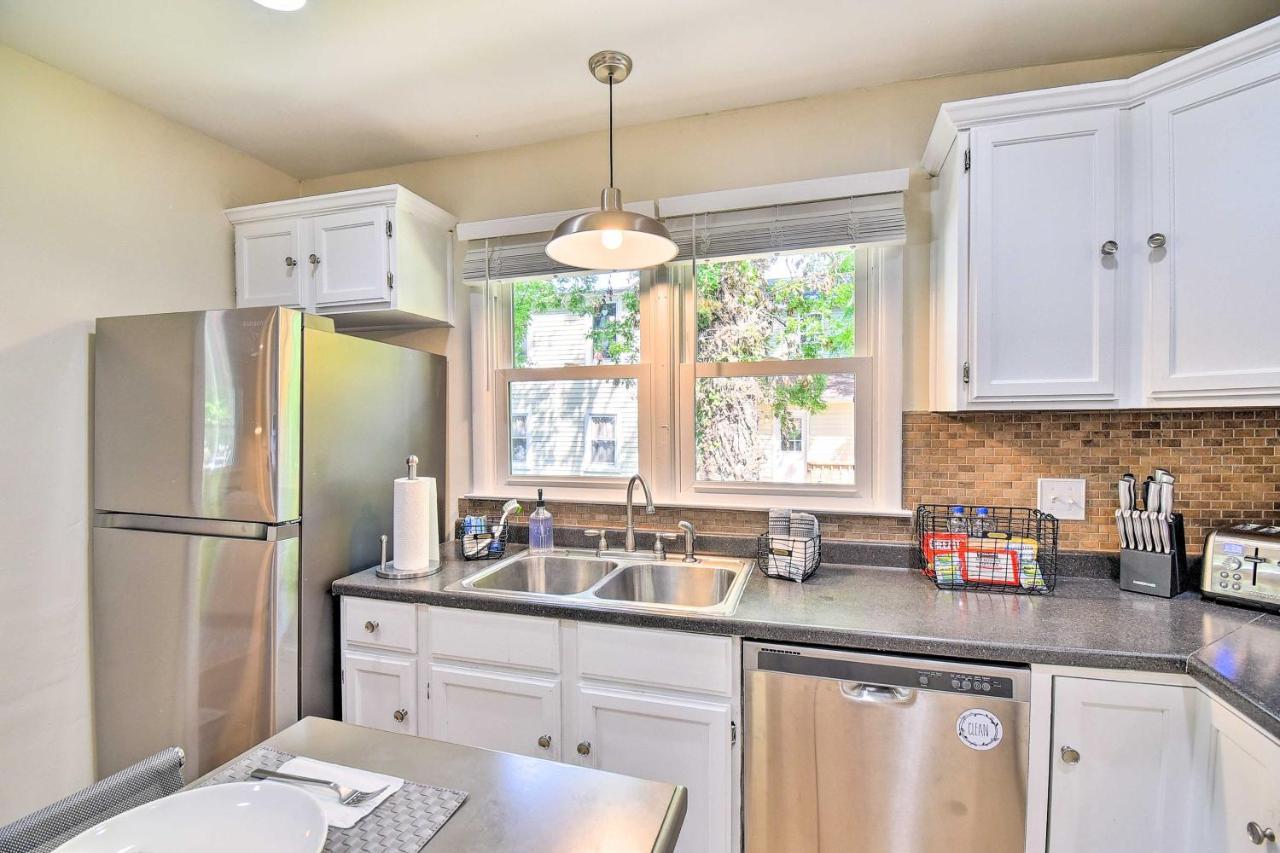 Charming Hampton Home With Yard 2 Mi To Beach! Exterior photo